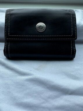 Coach Black Leather Trifold Wallet w/Contrast Stitching, Silver Logo Emblem Snap